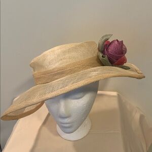 Women’s Straw Hat with accents floral
This item is designed for  events.